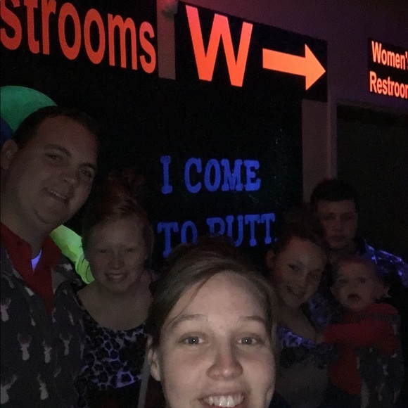 Meet your Posher, Stephanie😊 - Picture 3 of 8